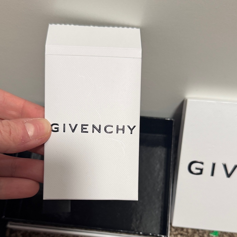 Givenchy Black and White Card Holder - Picture 3 of 9